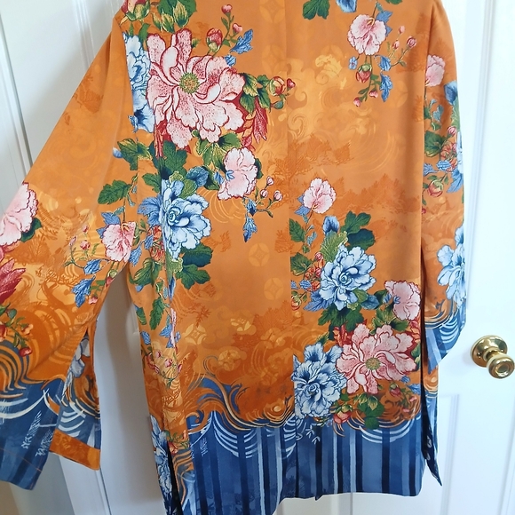 Chicos Drama Printed Floral Bell Sleeve Kimono Size 3 As Worn On TV Classy - Picture 8 of 10